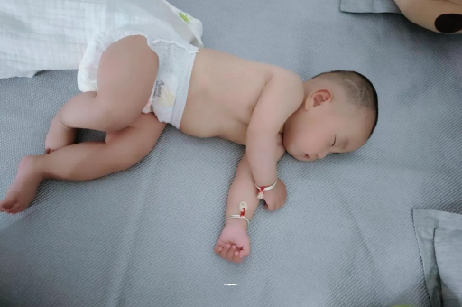 渑池宝宝积食发烧怎么处理